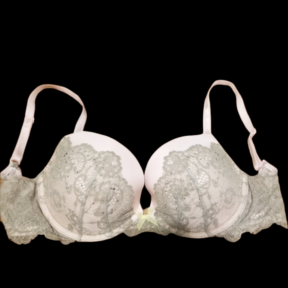 Victoria's Secret pushup bra - Picture 2 of 8
